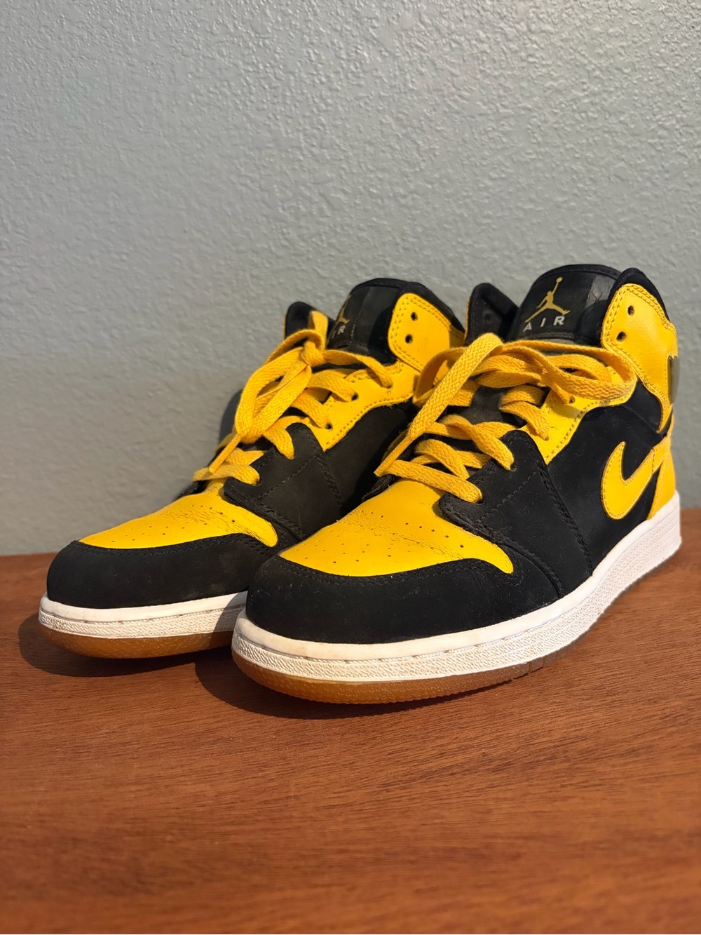 Jordan Kids' 6y Mid-Top Sneakers in Black/Yellow 2006